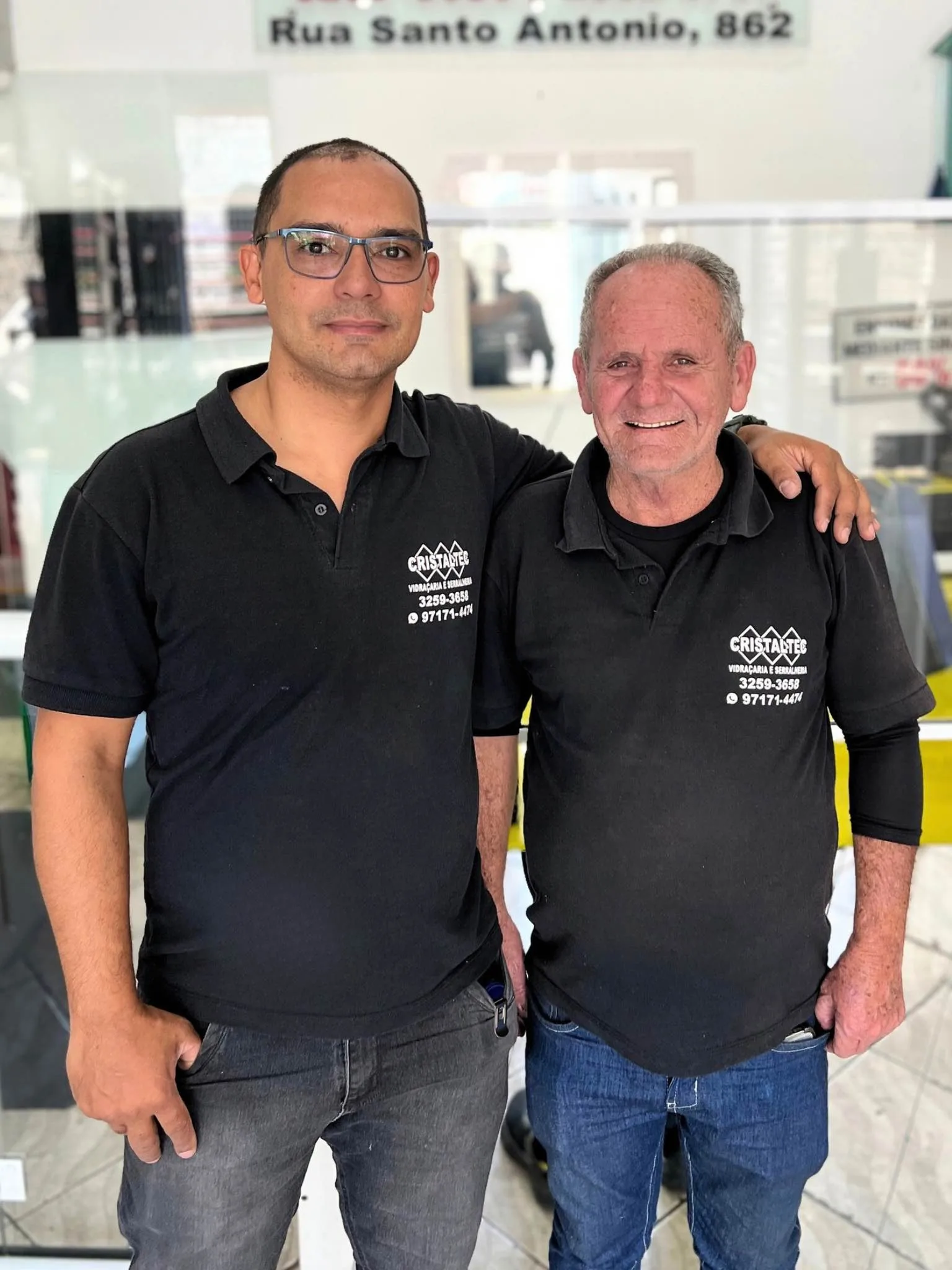 Proprietários da CRISTALTEC, pai e filho