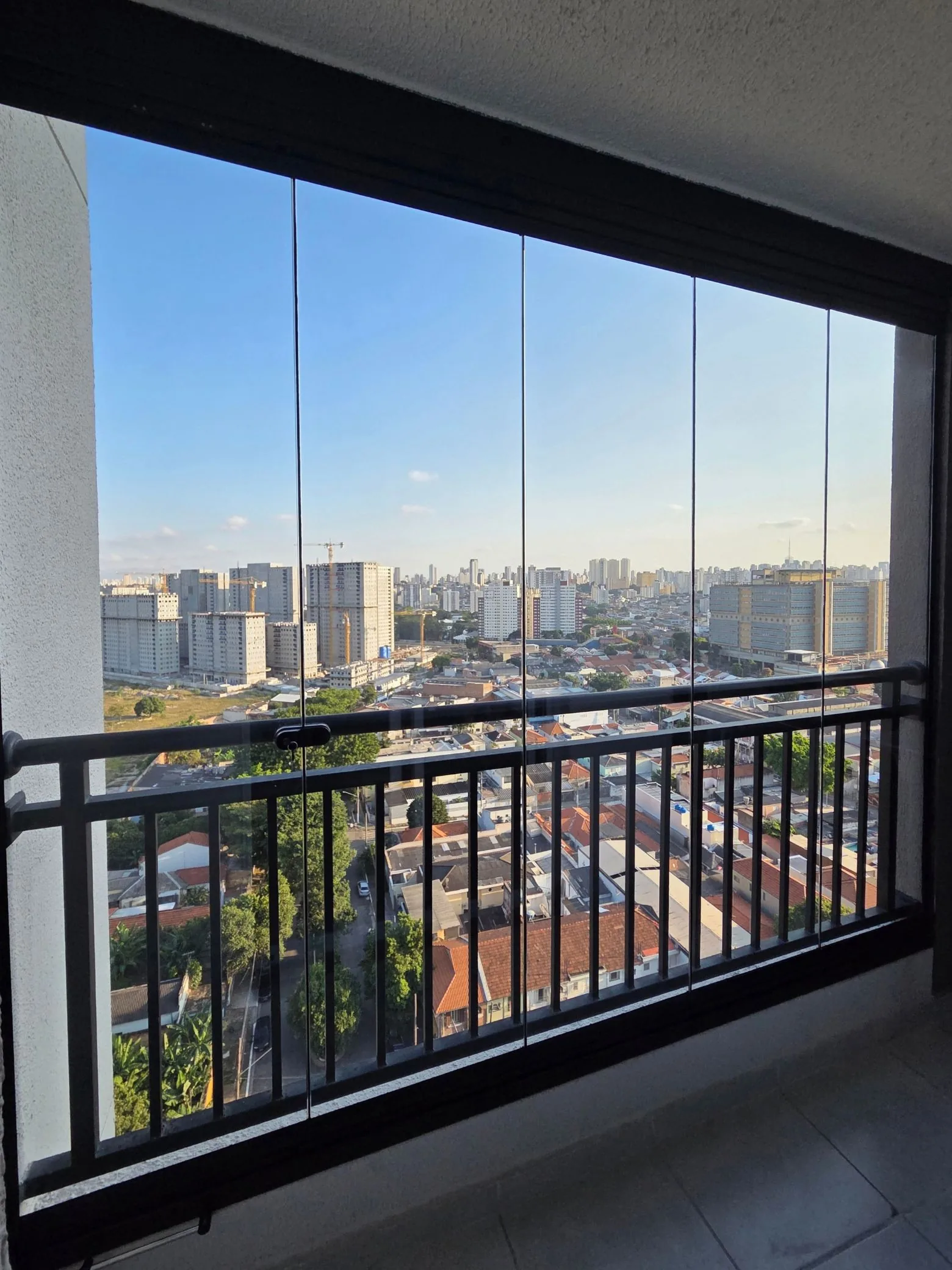 Cortina de vidro em varanda de apartamento